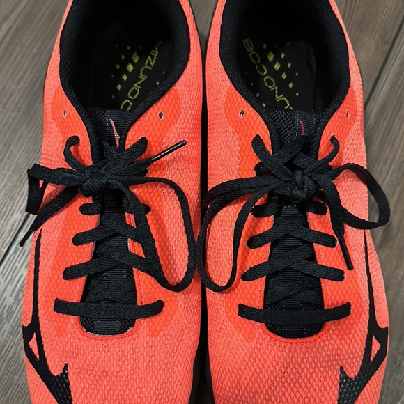 Mizuno Running Shoes - Picture 3 of 8